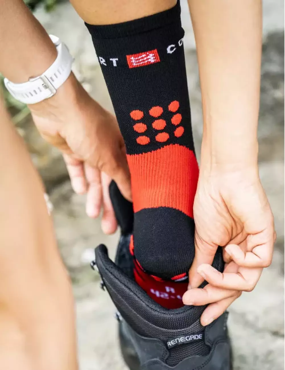 COMPRESSPORT Kolarskie Klasyczne Skarpetki - HIKING - Czerwony/czarny